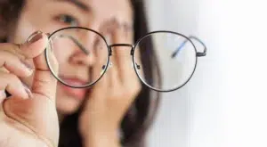 Woman experiencing the symptoms of Dry Eye Syndrome